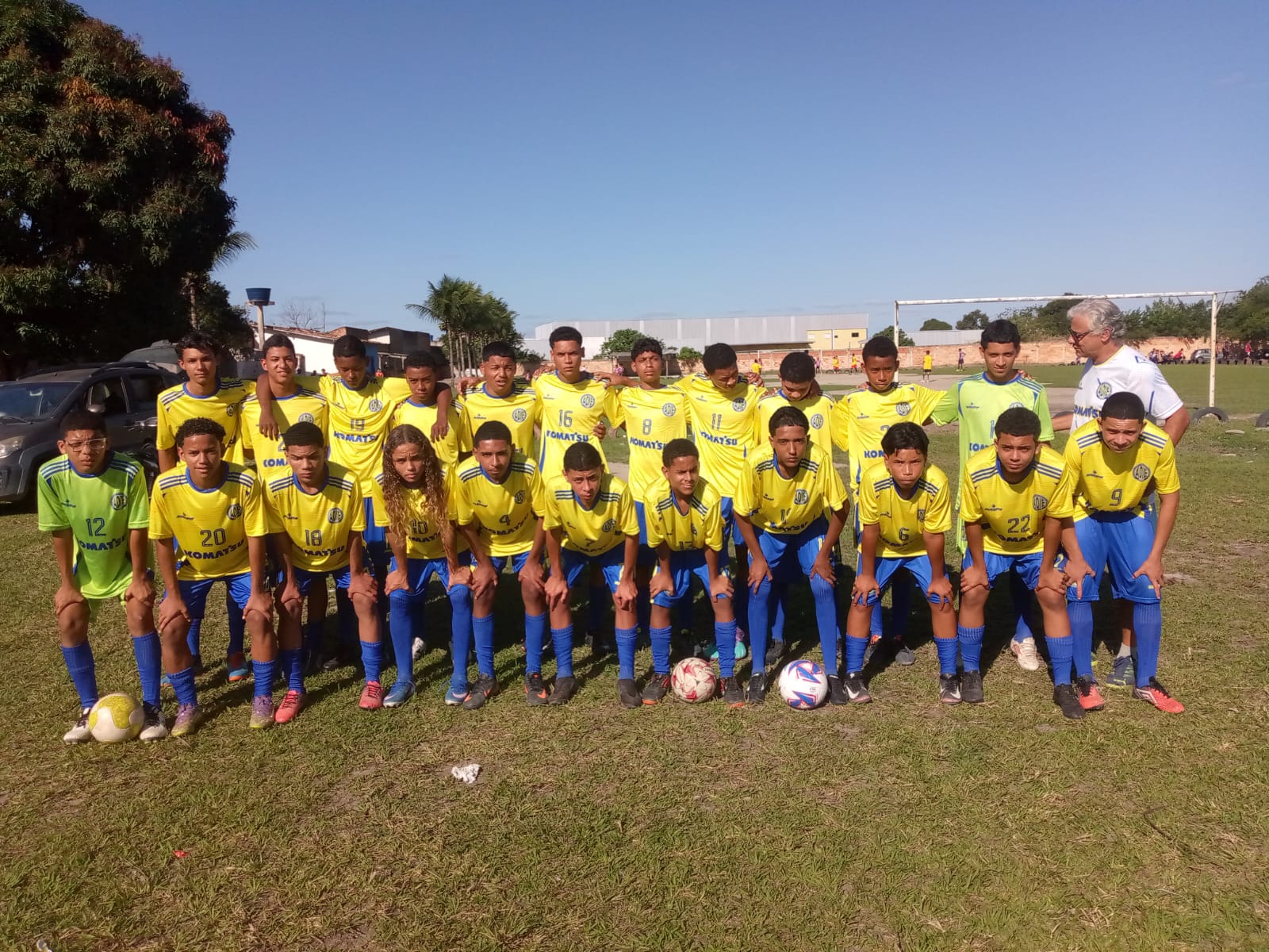 ESCOLINHA INAUGURA UNIFORMES